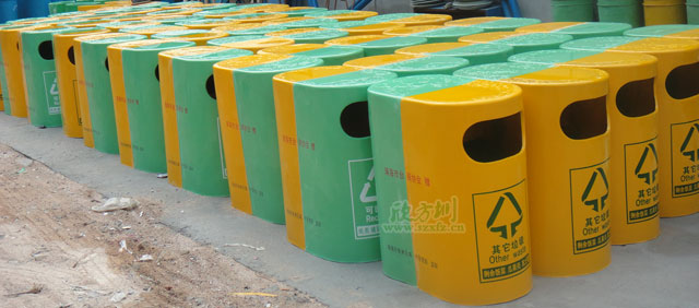 城鎮(zhèn)玻璃鋼垃圾桶圖片